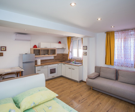 Cozy Small Apartment in Zadar (Diklo)