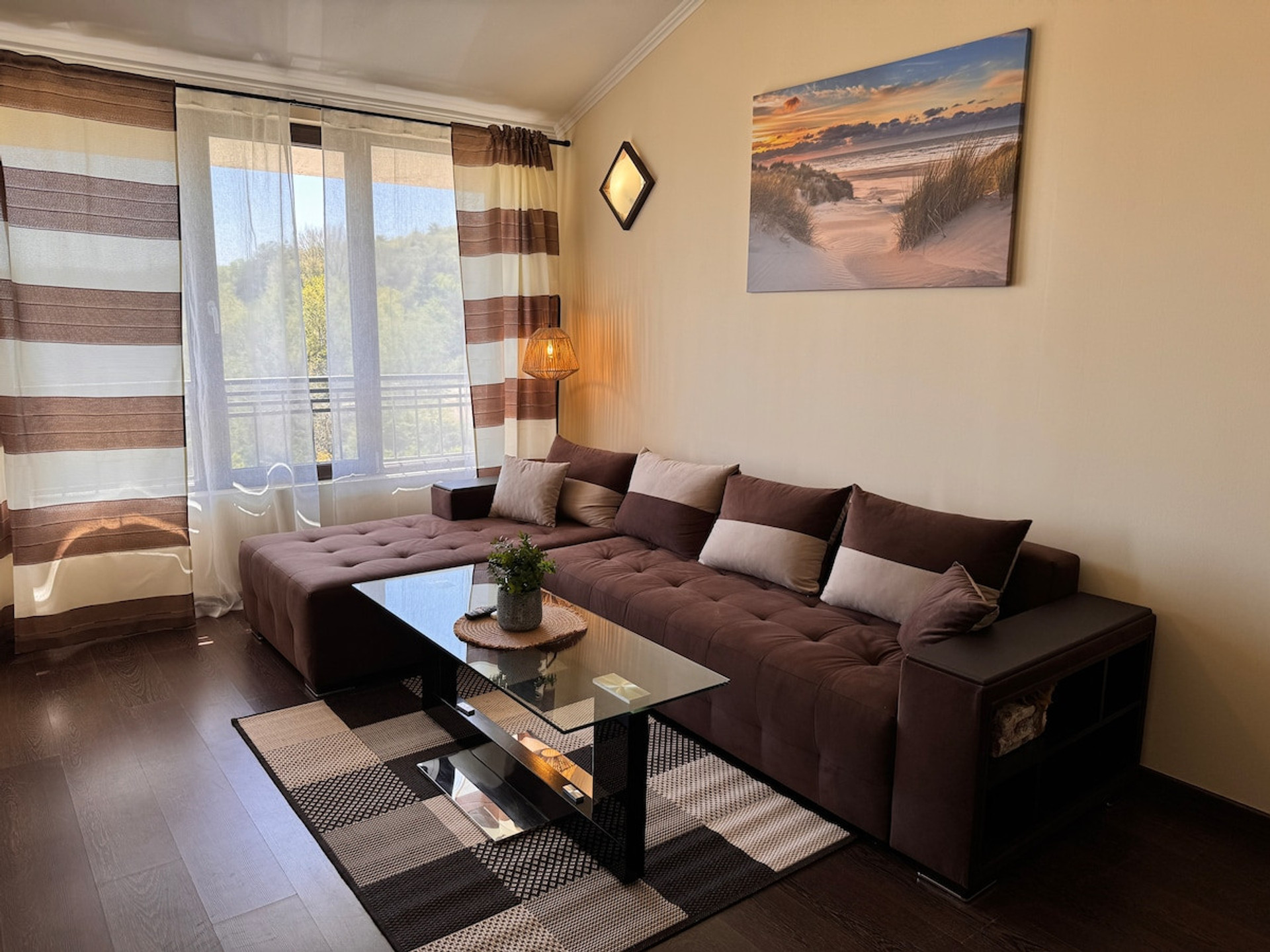Living room image 1