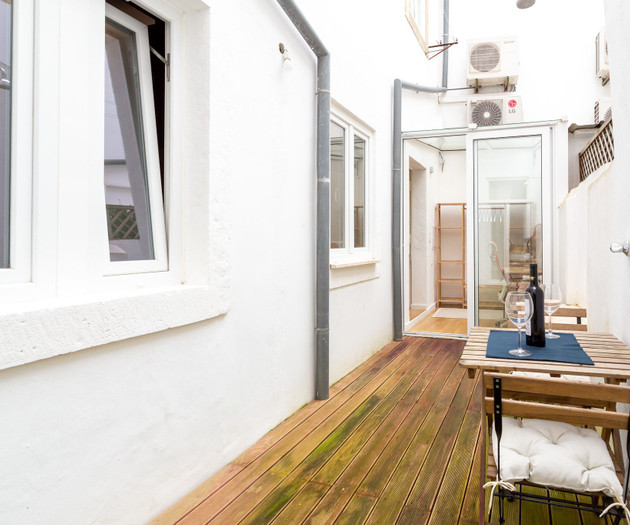 Stylish 2BR Flat in Alfama with Private Patio