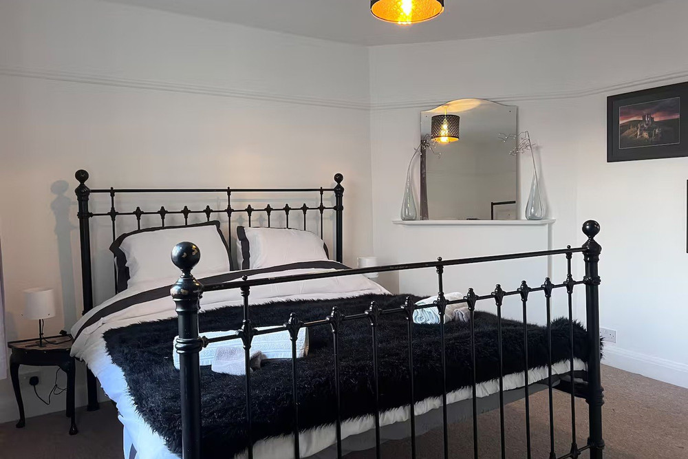 Swanage 2BR Coastal Retreat Family & Pet Friendly preview