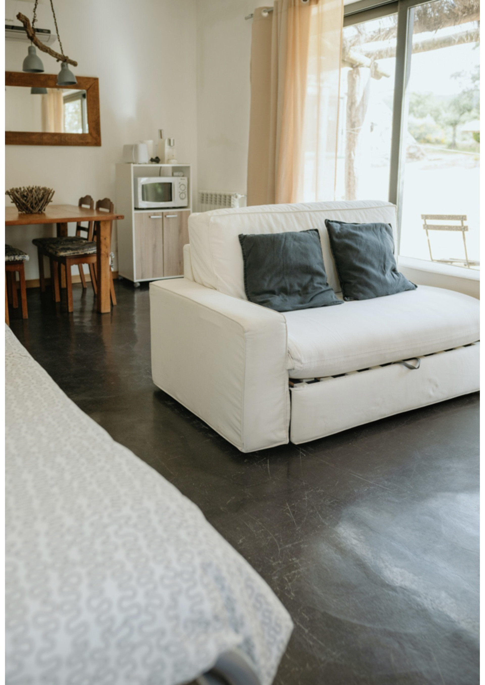 Sala sofá cama e cama de solteiro 