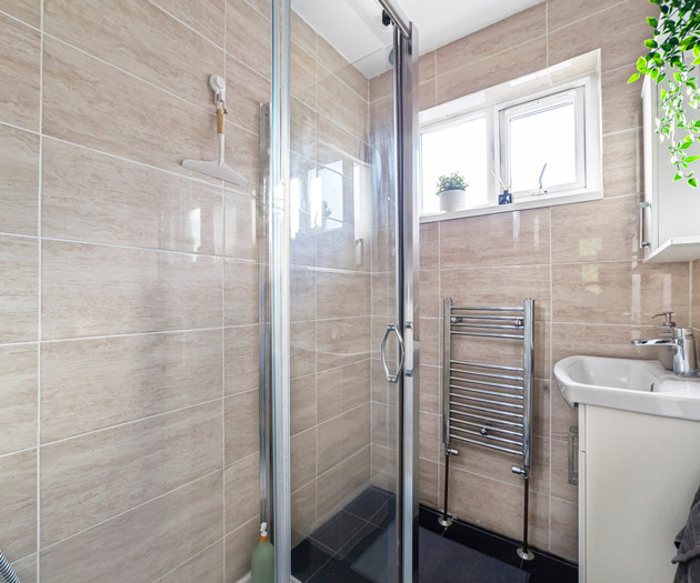 Bright 3 Bed Garden House, Haggerston, Parking