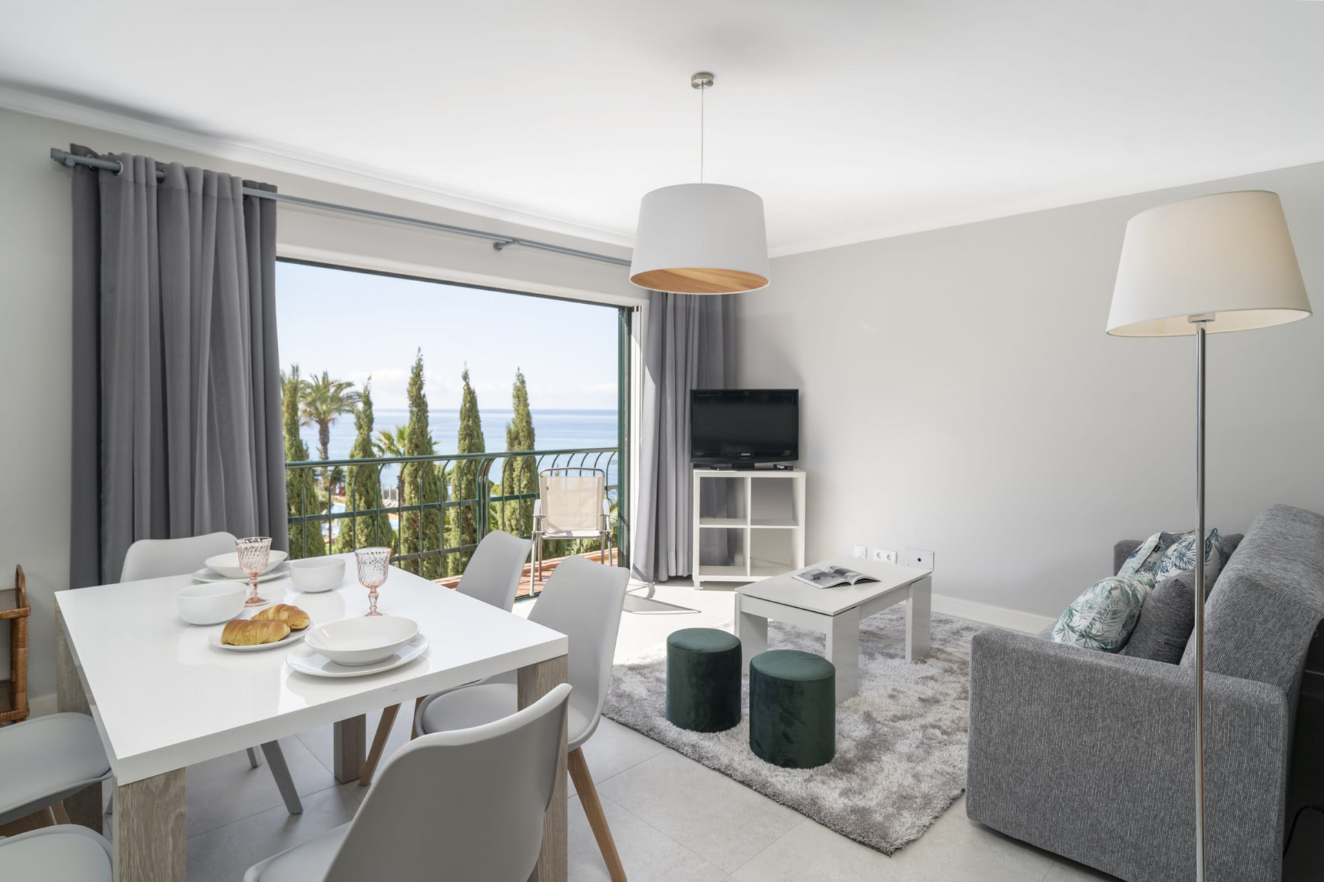 Livingroom and dining area