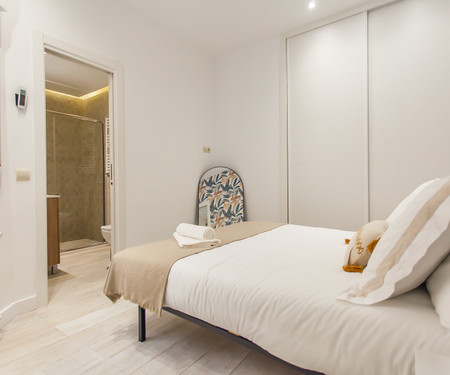 Charming 2-Bedroom Apartment, Central Madrid