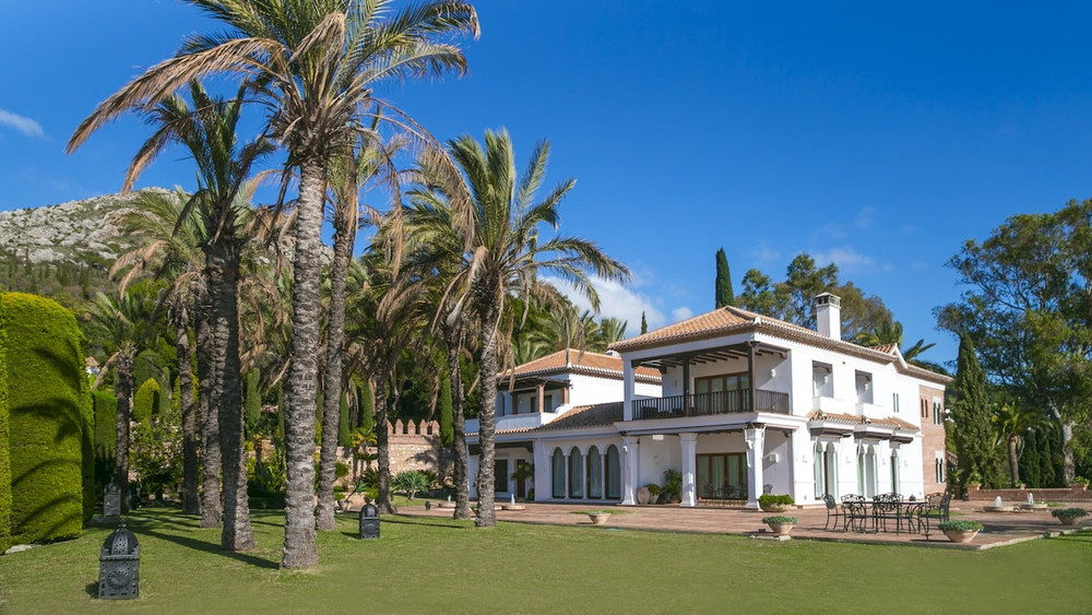 Cubo's Mountain Bayview Luxury Villa preview