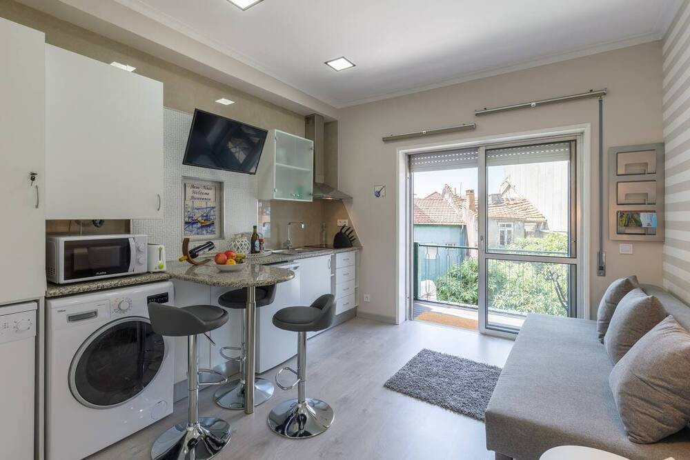 Sweet Cozy Flat w/ Balcony | Central Location preview