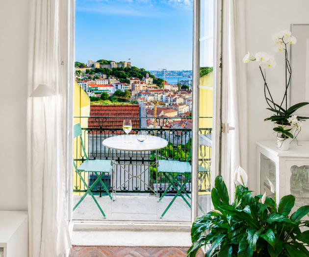 2-Bedroom Panoramic City & River Views | Graça