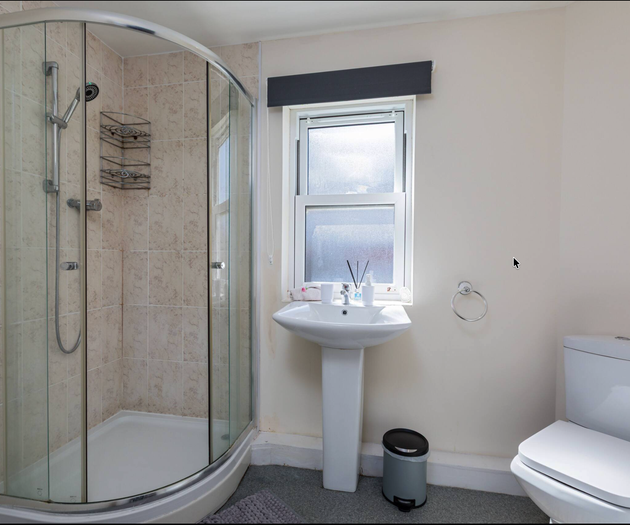 4-Bed Apartment Barrow-in-Furness | Sleeps 12