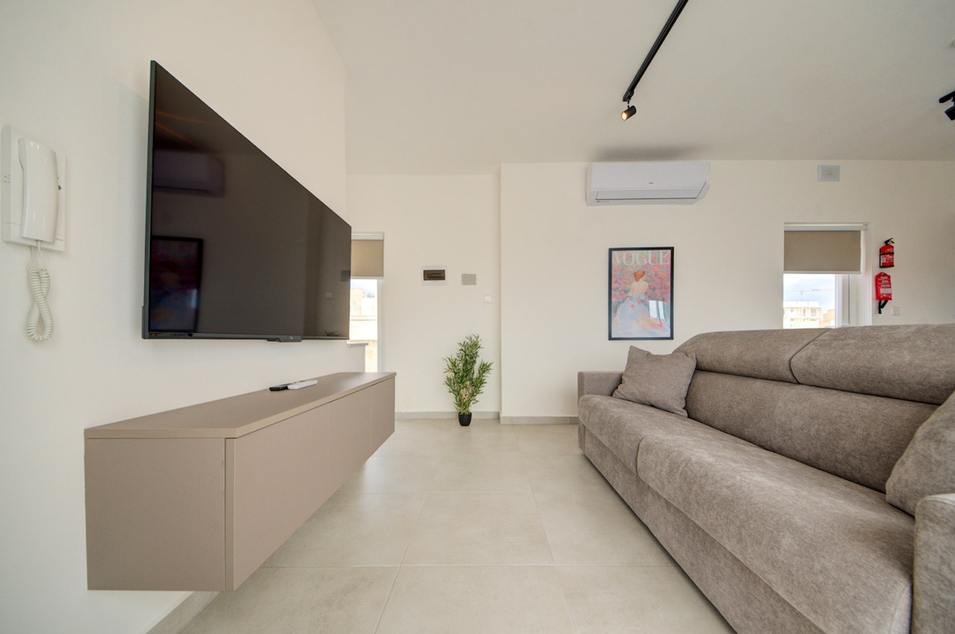 Living room image 4