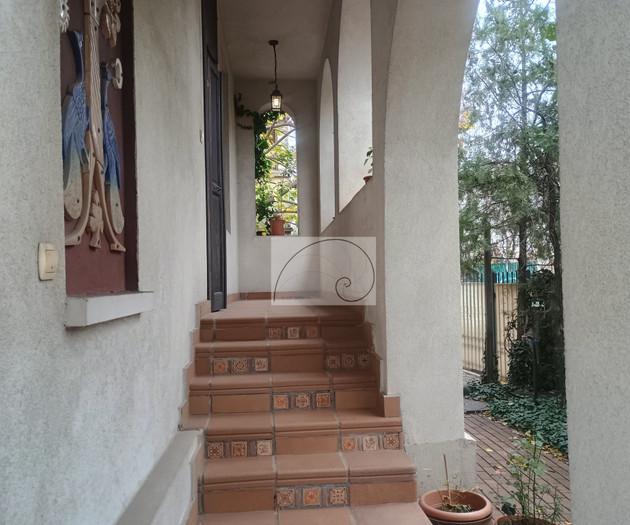 Elegant Duplex in Villa • Central Bucharest