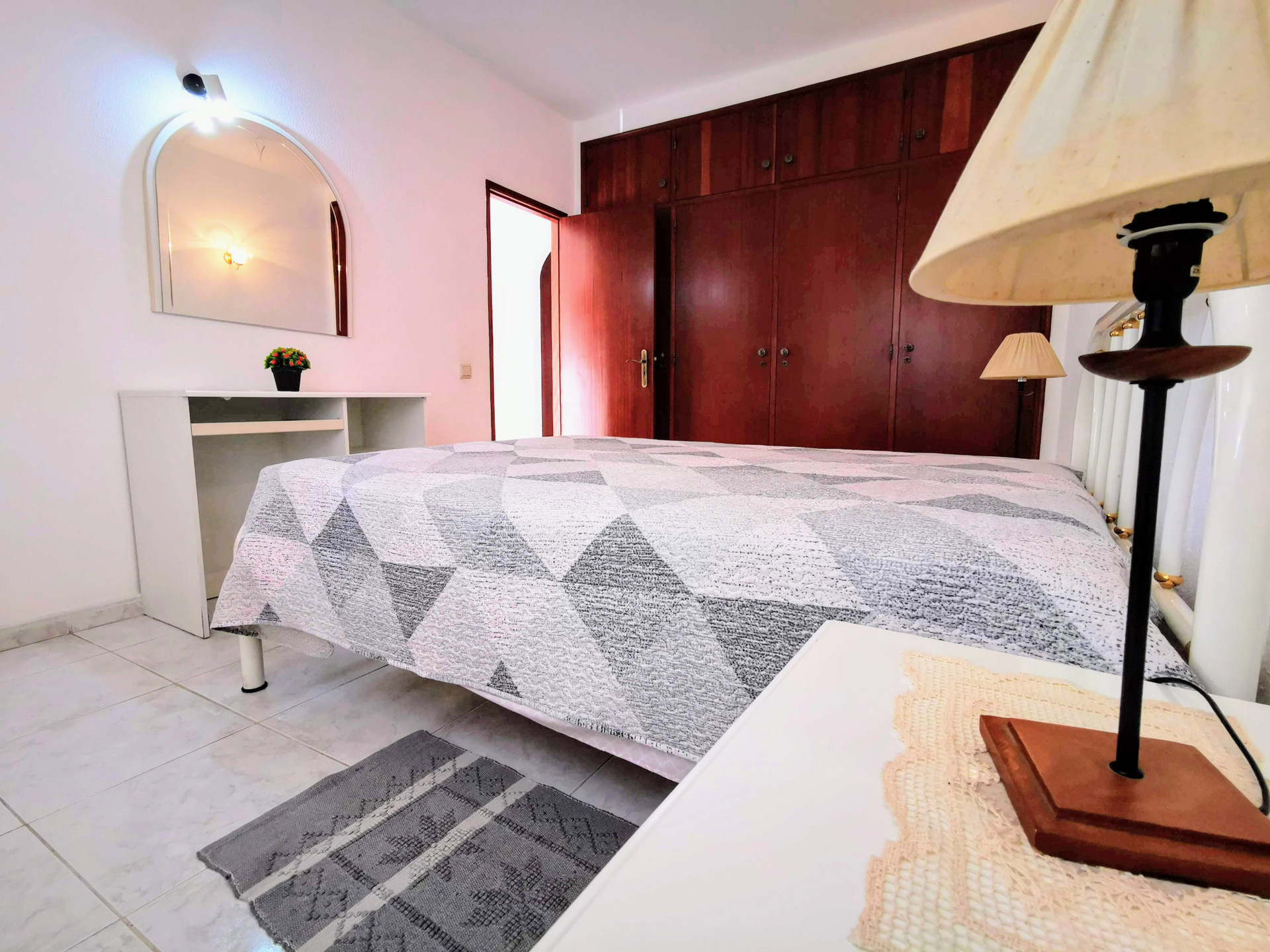 Quarto com cama de casal