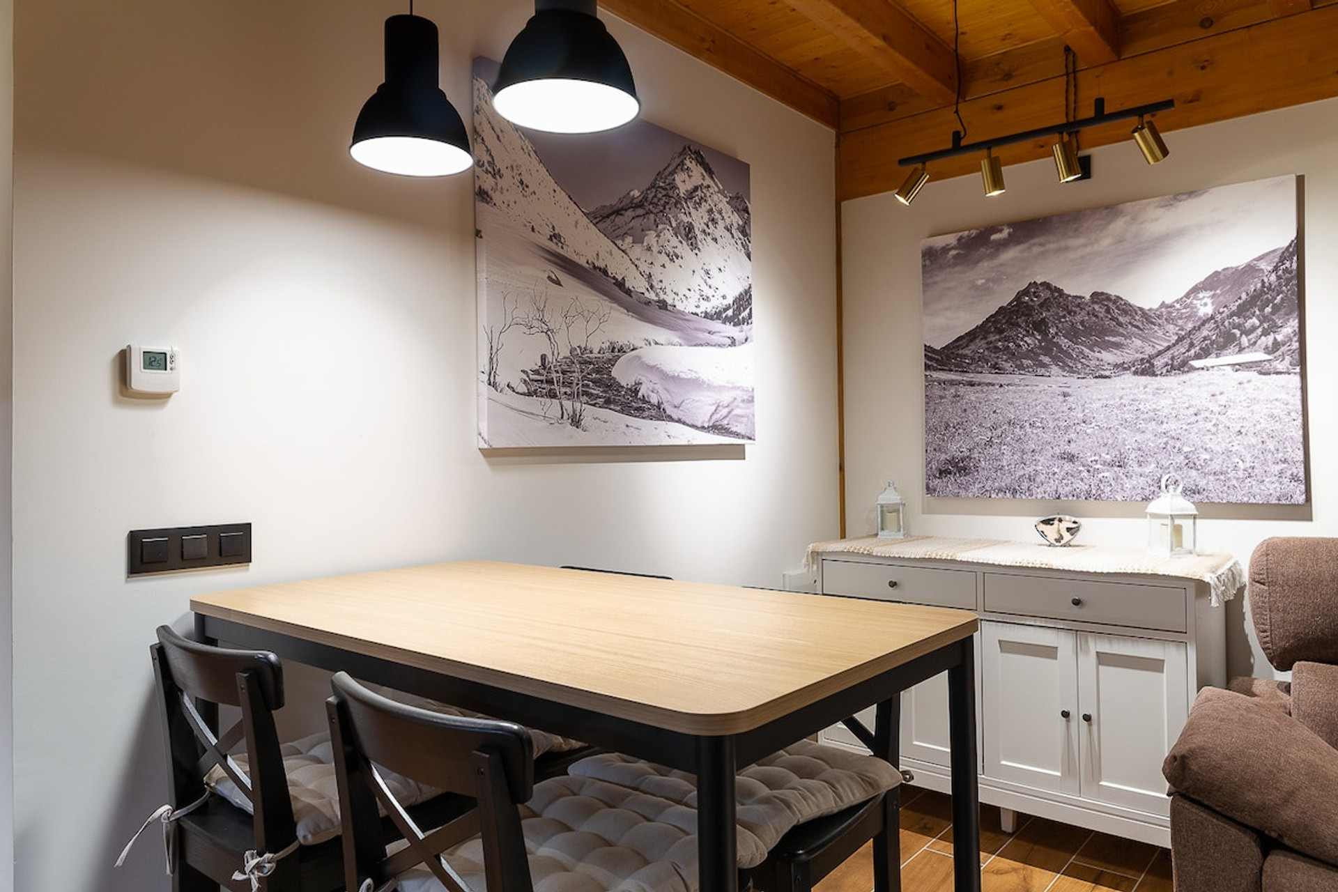 "A beautiful location in the mountains and a lovely place to stay. (...) The apartment was lovely inside as advertised and very clean. All the necessary amenities were provided so we had dinner at home on a couple of occasions..." - Daniel ★★★★★