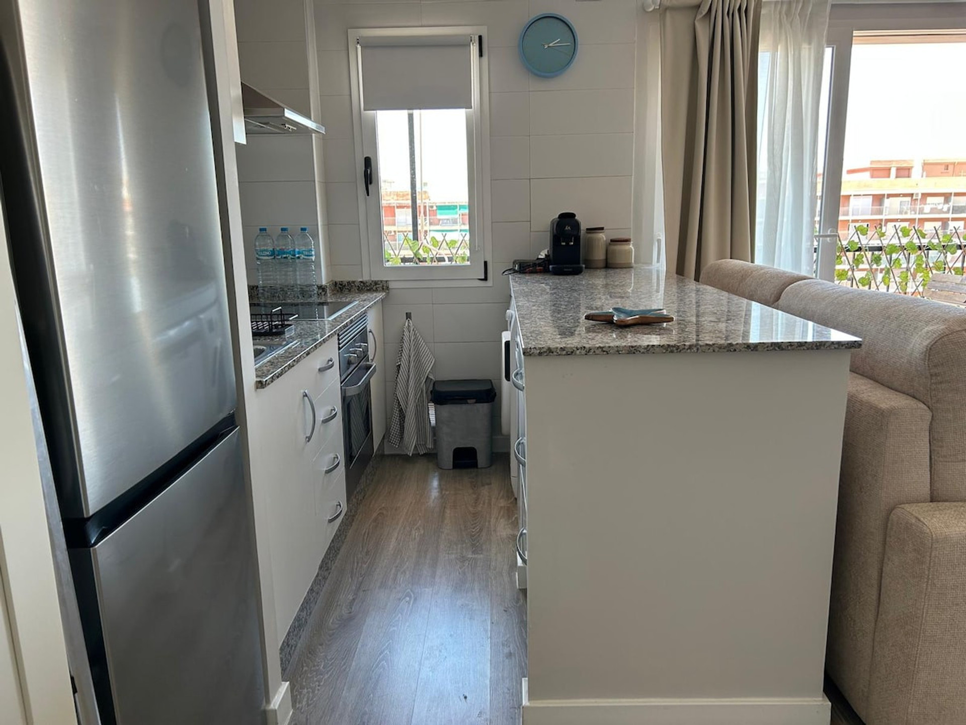 Full kitchen image 1