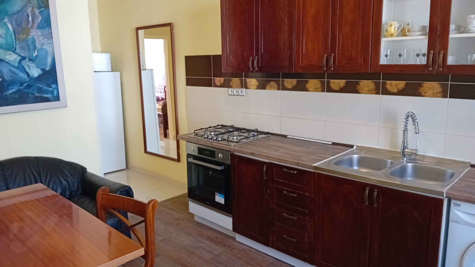 a kitchen - mirror