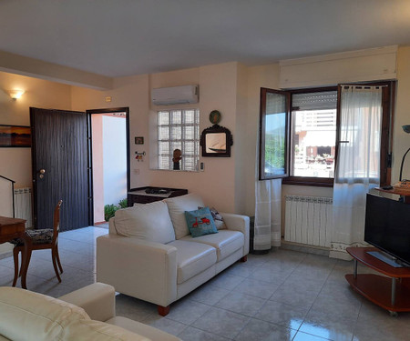 Spacious lovely townhouse near the beach, Alghero