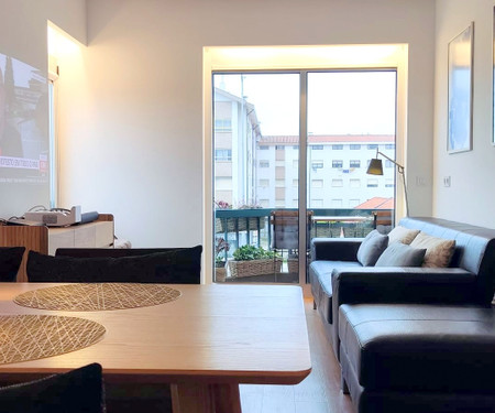 ihE ❤️ Cosy & Sunny 2-Bedroom Apartment w/ Balcony