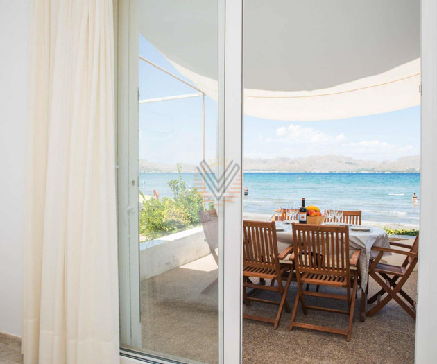 Ran de Mar, sea views villa located directly on th