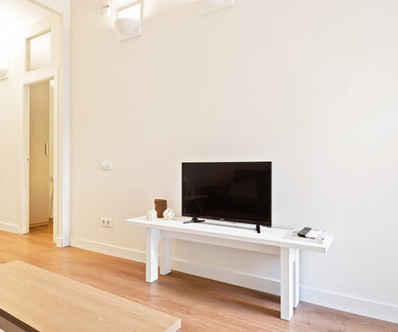 Fabulous 3 Bed with Terrace in Charming Gracia