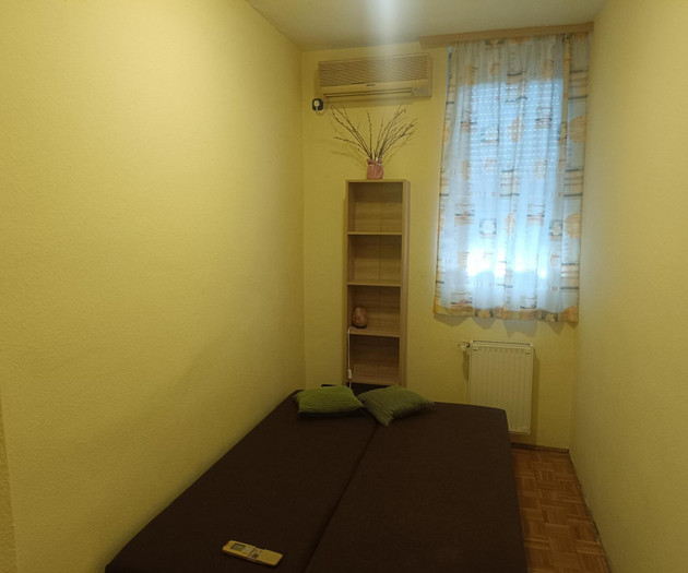 Világos, csendes lakás ingyenes parkolással
