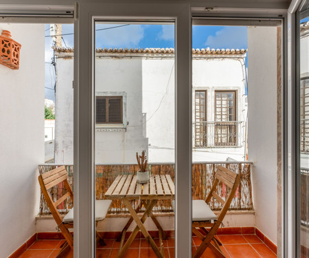 Comfy Flat W/ Rooftop Beach View by LovelyStay