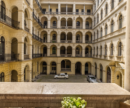 Modern apt next to the Opera with A/C&balcony sett