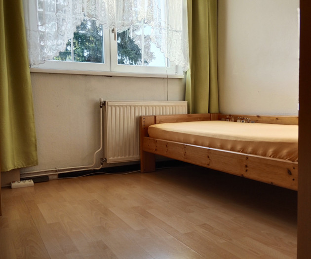 5 sepatrat bedrooms house ,U1-/S-Bahnstation near.