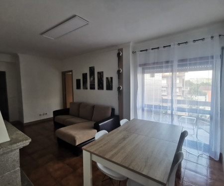 Sunny T4 apartment in Coimbra
