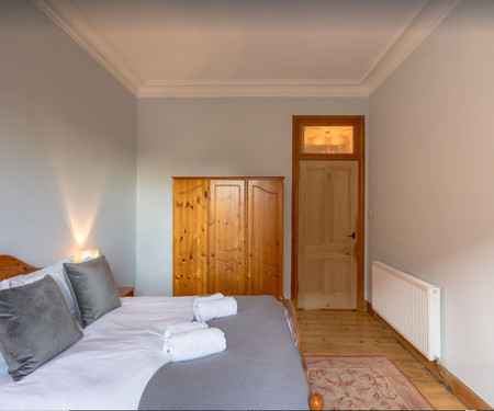 * High Ceiling 3bed Flat in Edinburgh*