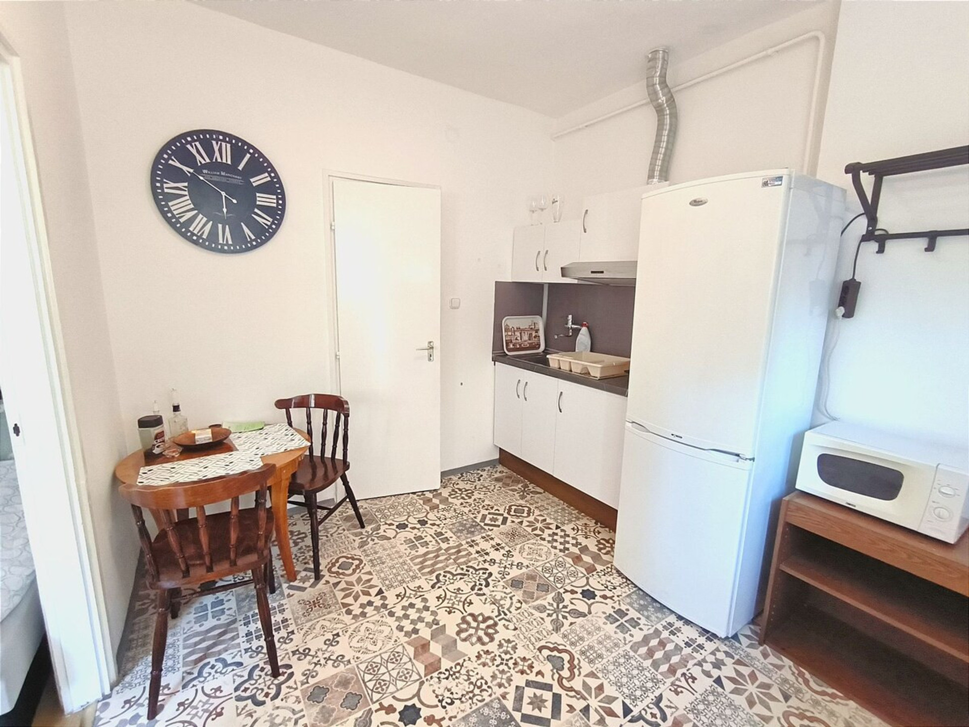 Full kitchen image 3