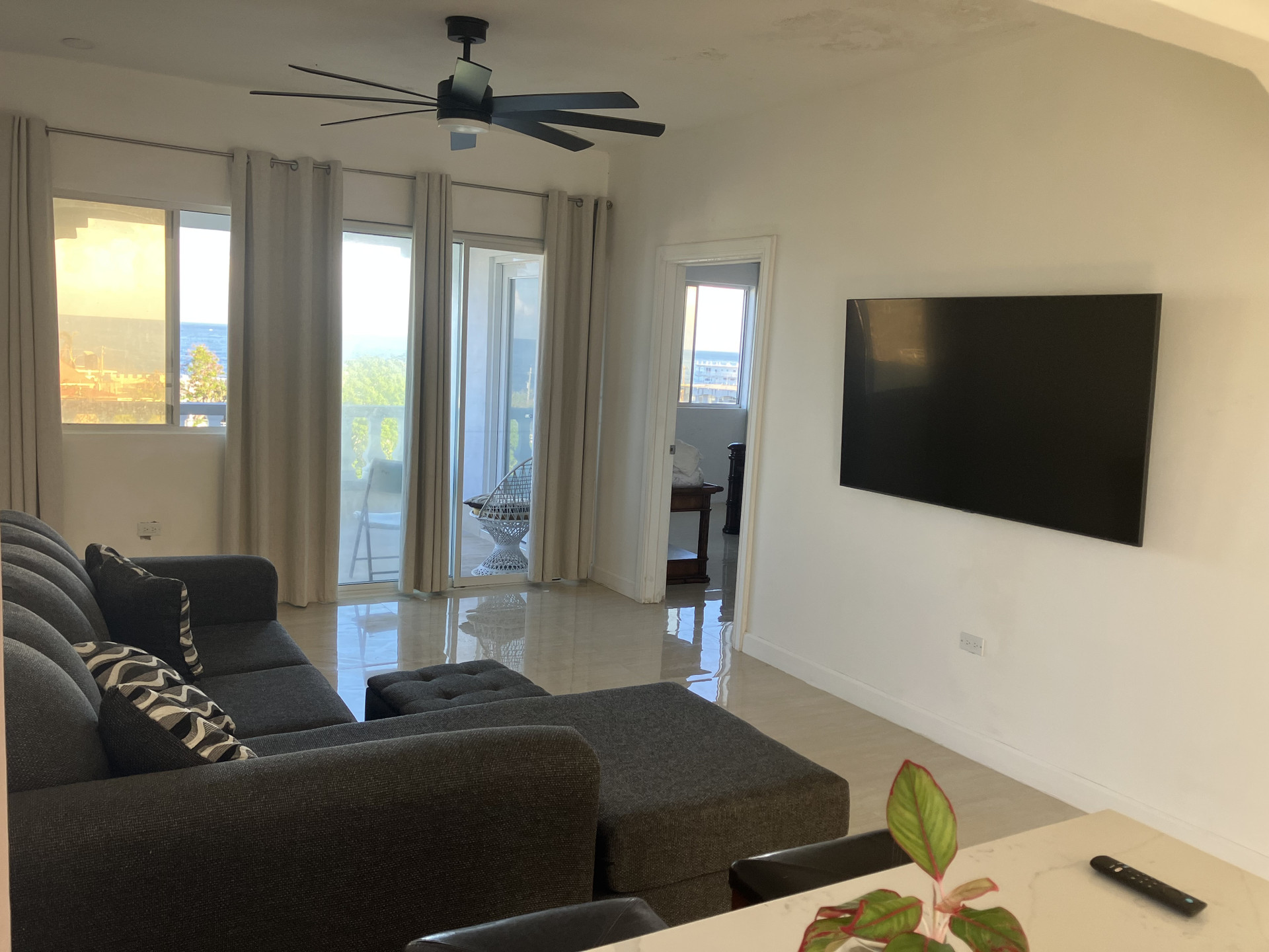 OCEANVIEW LIVING ROOM WITH COMFY SOFA AND SMART TV