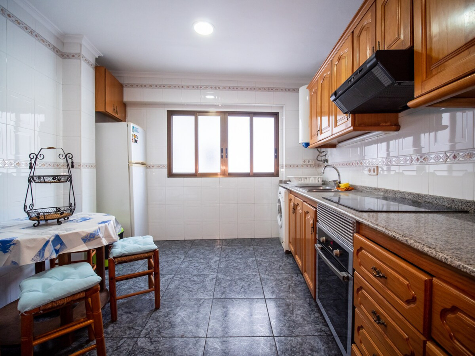 Full kitchen