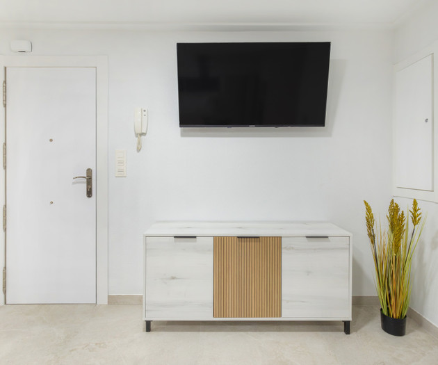 Room with private bathroom in the city center (3)