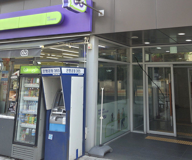 Ansan Balcony Apartment with Kitchen & Washer