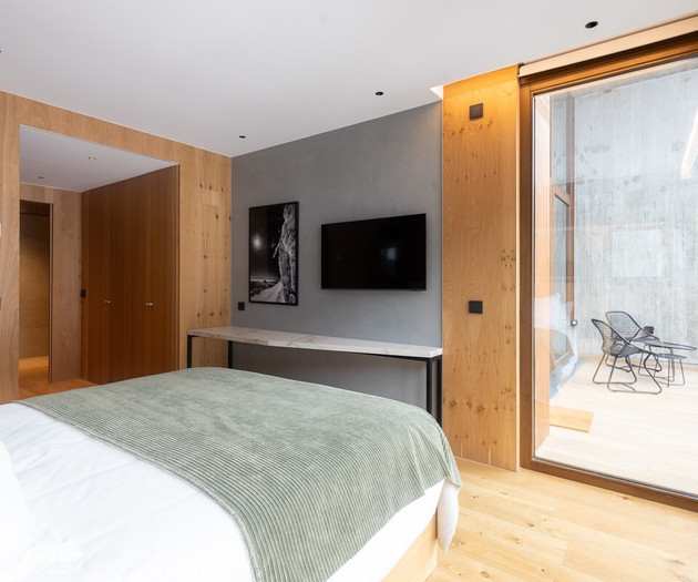 Elegant Penthouse | Spa, Parking & Views