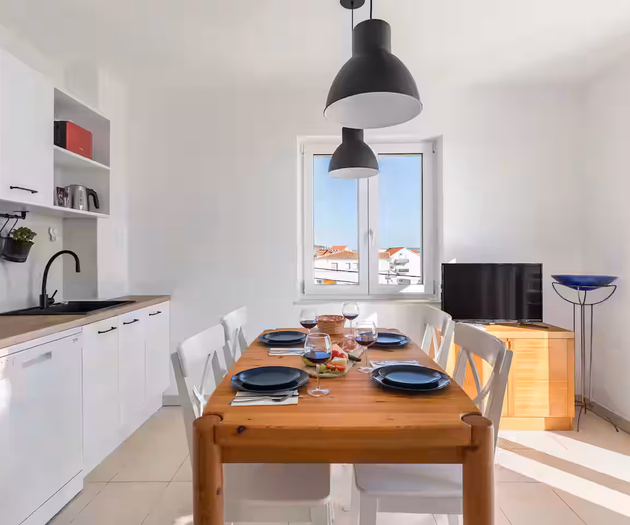 Cozy Apartment with Sea View