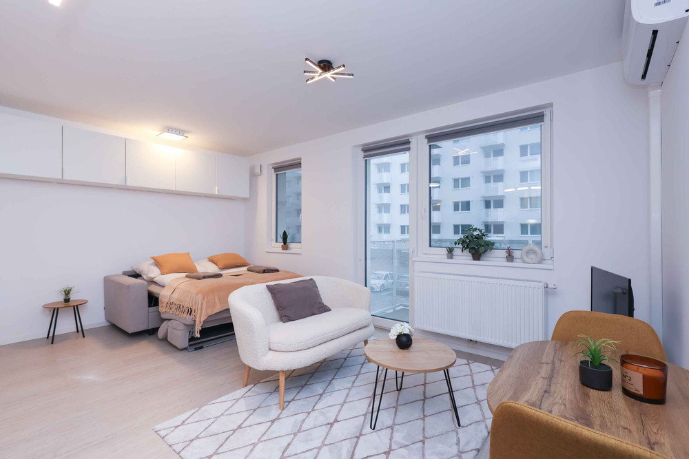 Brand new studio near the Airport w/ Free Parking preview