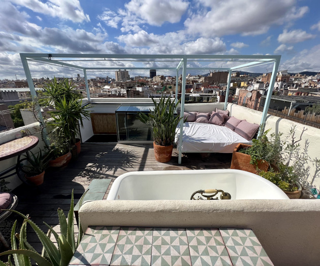 Outdoor Bathtub! Rooftop with Amazing 360° Views