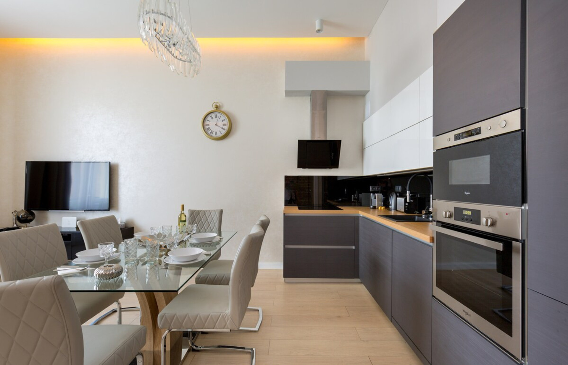 This is really a chef's kitchen with state of the art equipment!