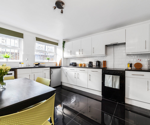 Bright 3 Bed Garden House, Haggerston, Parking