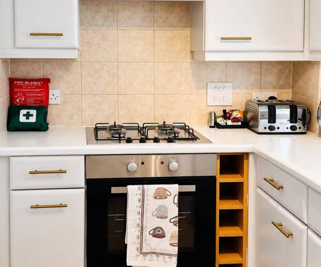 Cozy Eastleigh Home | 2 King Beds | Free Parking