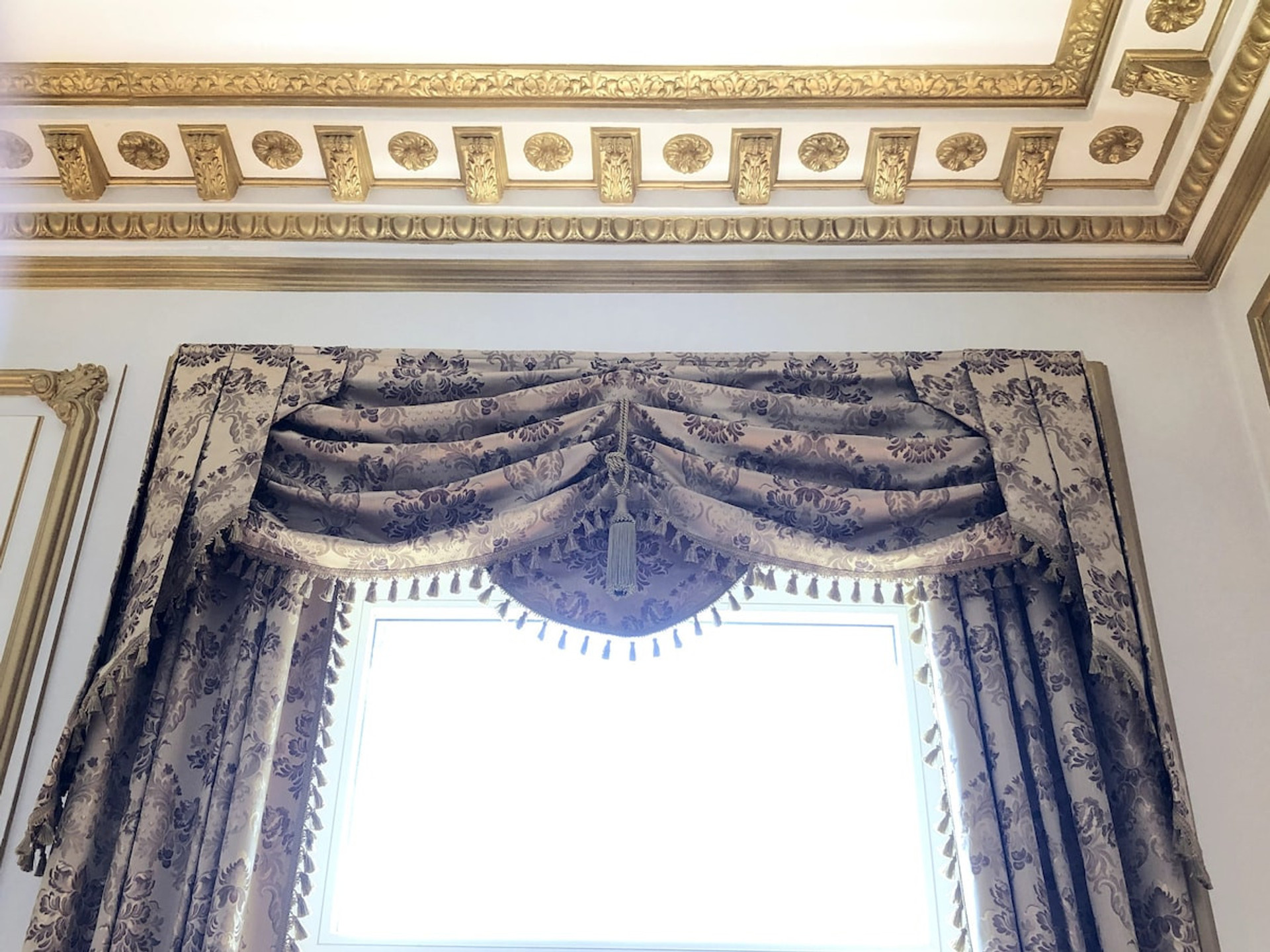 Living room image 7
