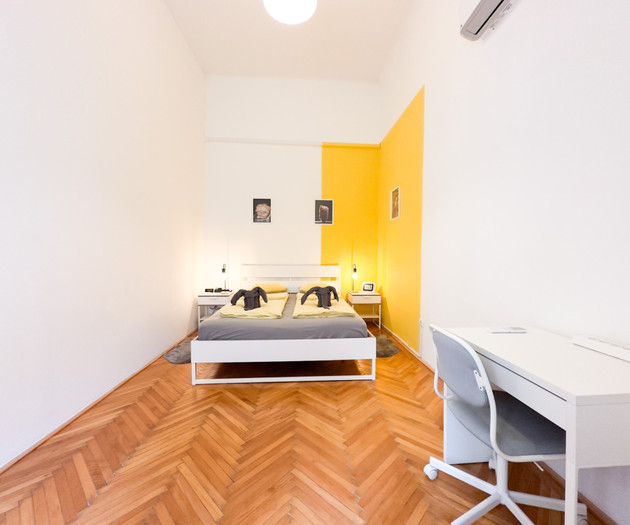 Yellow House - Large central one-bedroom