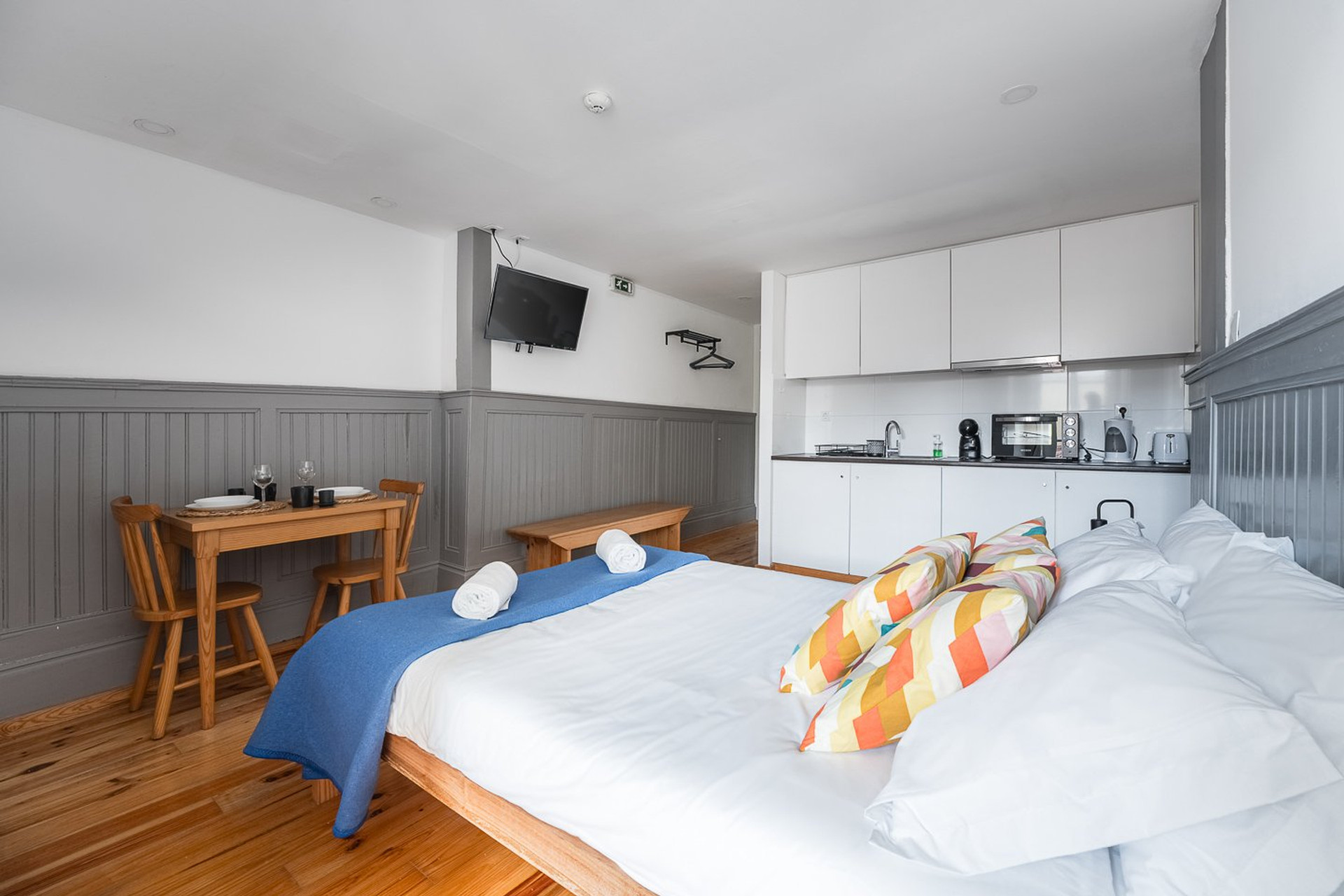 Studio overview with TV and kitchen