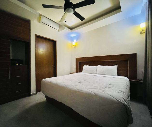 Luxury 2BR · Pool, AC & Fast WiFi