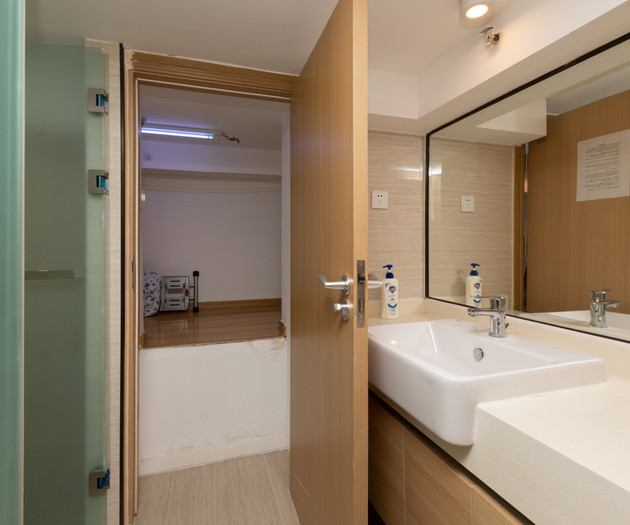 Cozy ,super clean  apartment  near metro  station