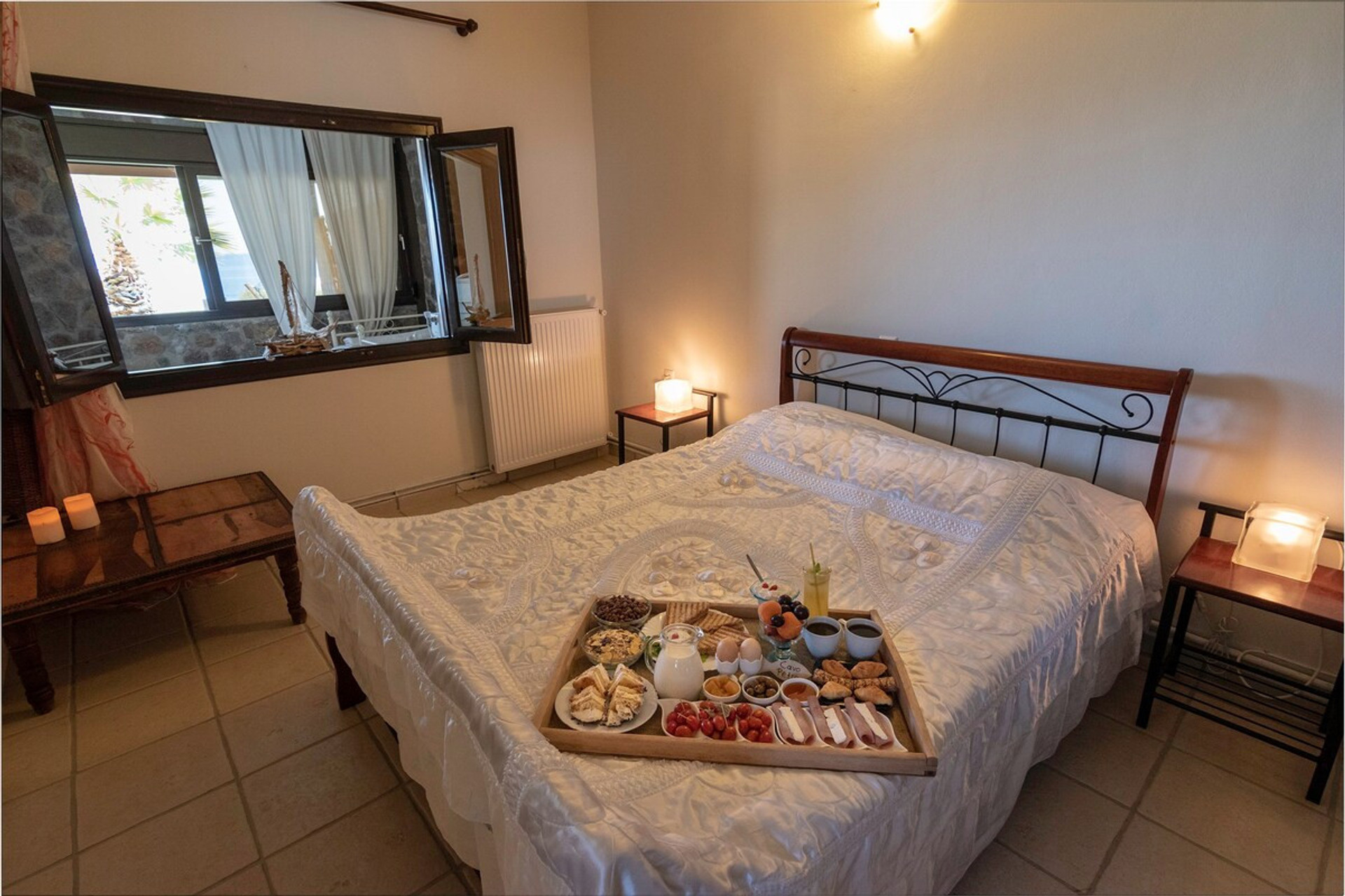 Includes A king size bed with anatomic mattress, large closet with ironing board and iron. Large mirror and amazing view of the sea and garden !