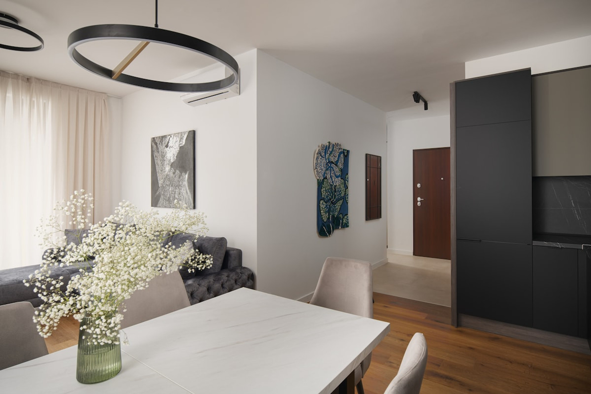 Dining area image 2