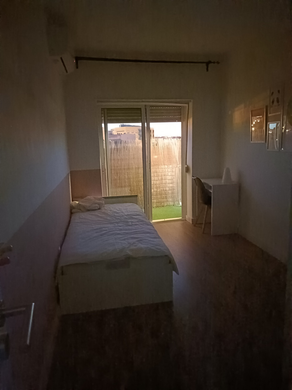 Cozy room in shared apartment, Almada