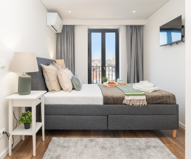 Modern Flat in Downtown w/ Balcony by Host Wise