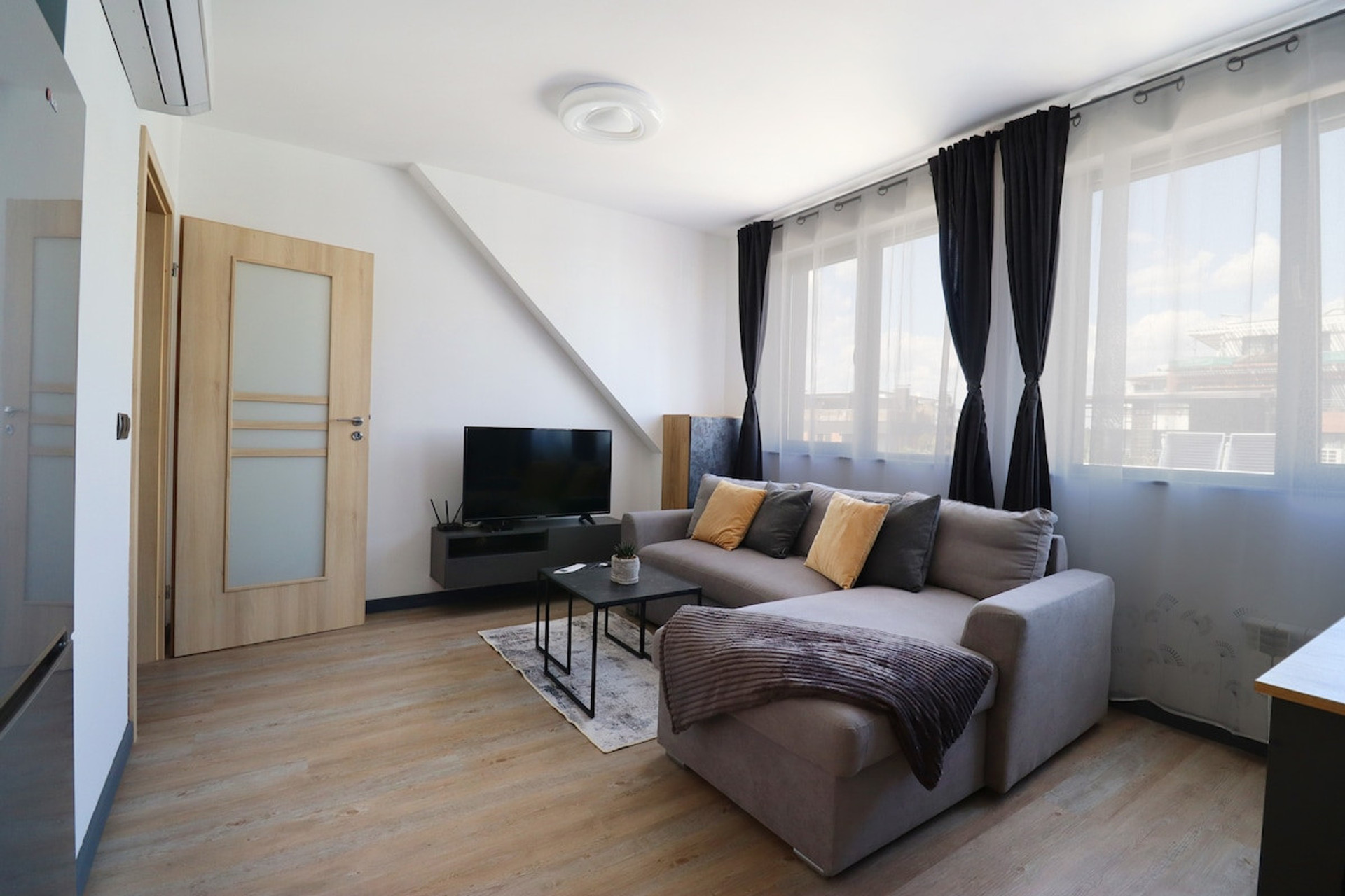 Living room image 2
